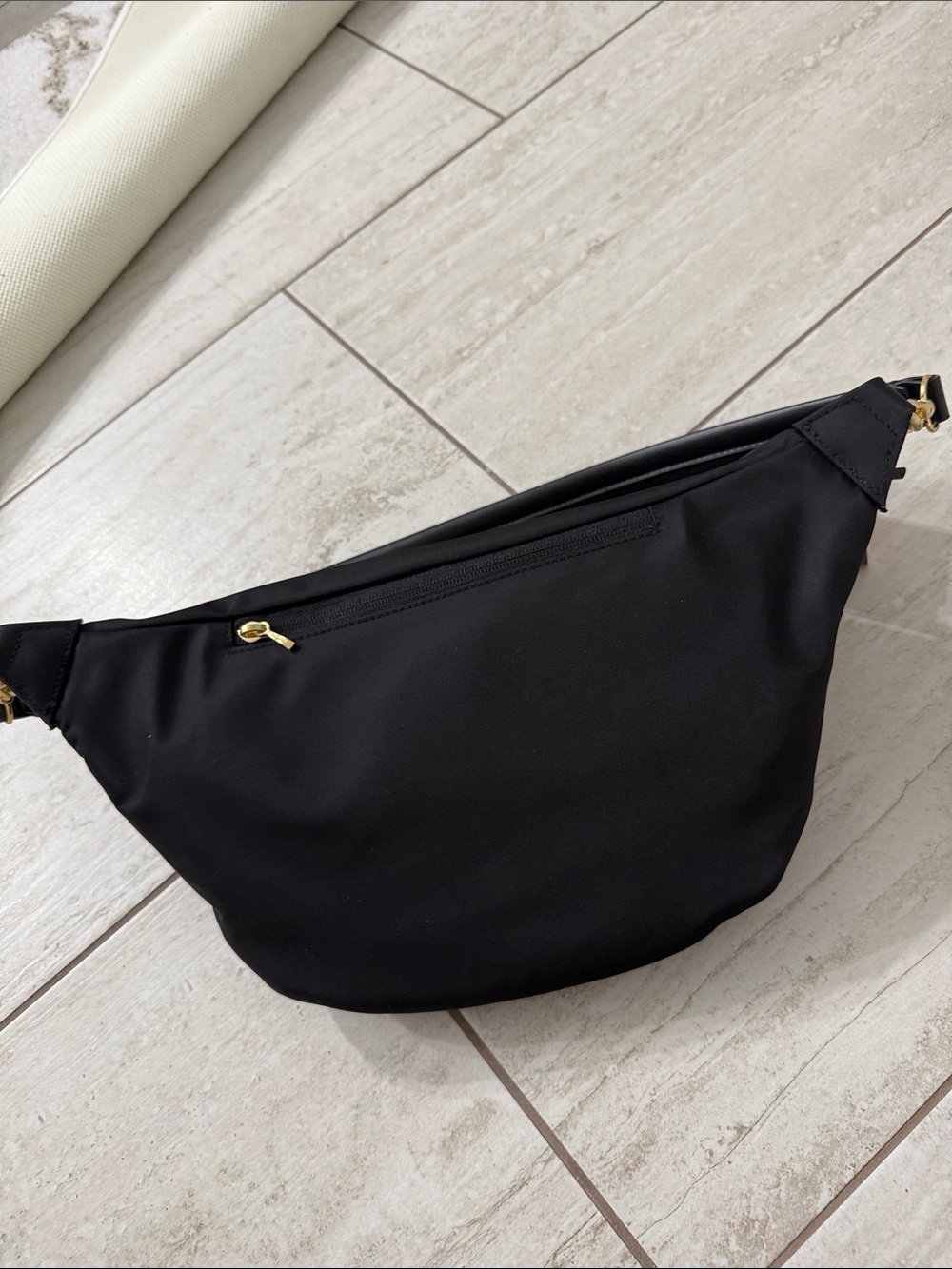 Baggallini Black Woven Crossbody Belt Bag with Gold Hardware ..nwt .. authentic - Picture 7 of 9